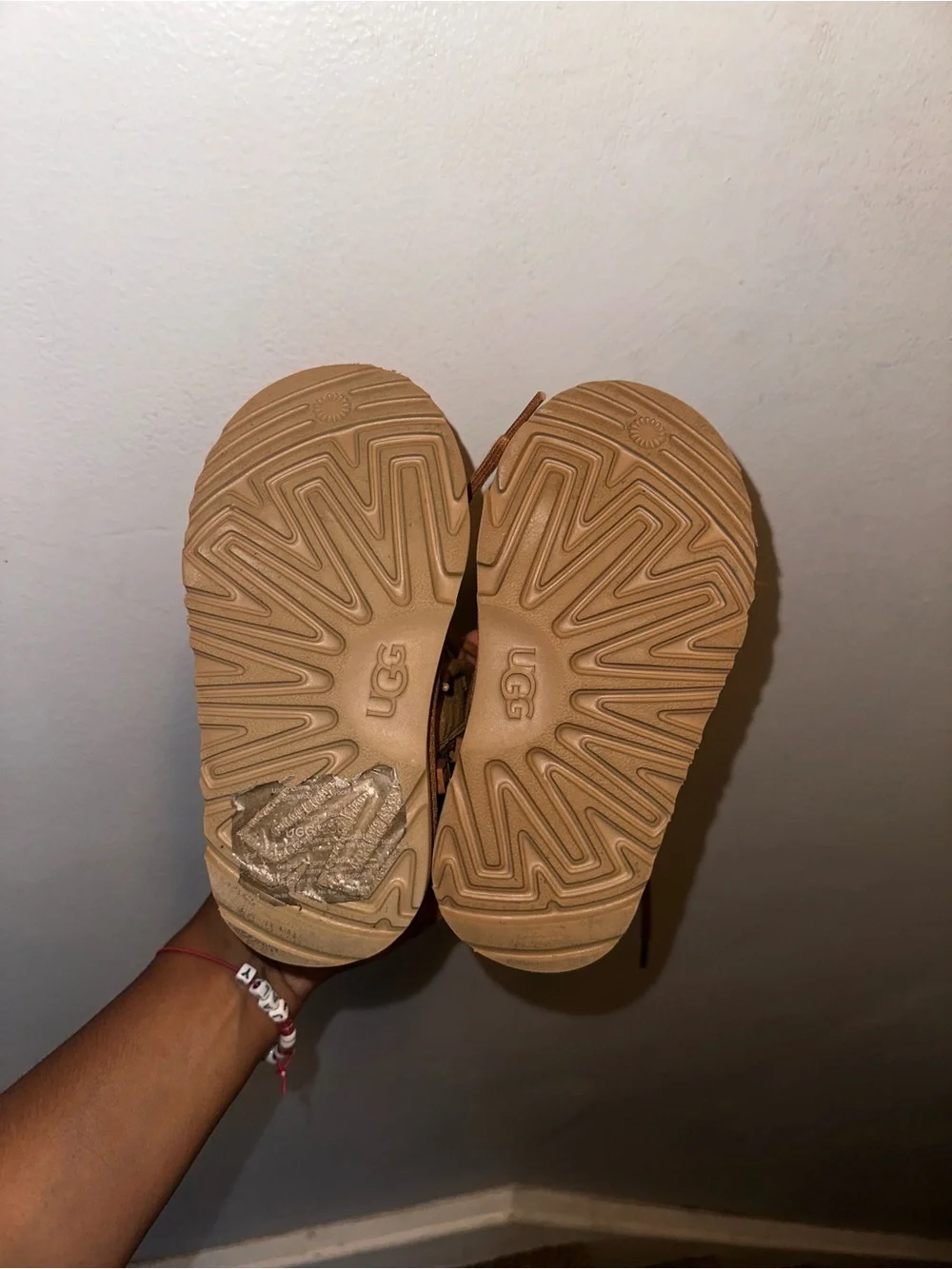 UGG comes box